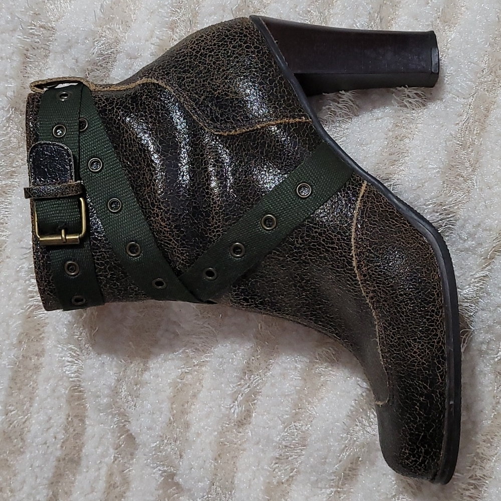Vintage Kylie Crackled Leather Boots High Heel Buckle Straps Grommets 6.5M